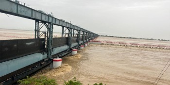 सप्तकोशीमा पानीको बहाव बढेसँगै ३१ ढोका खोलिए