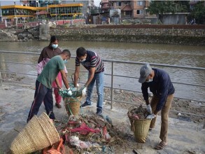 सिनामंगल-बानेश्वर क्षेत्रको वाग्मतीबाट दुई मेट्रिक टन नकुहिने फोहर व्यवस्थापन