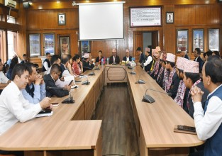 एसइईमा वेदविधा आश्रमको उत्कृष्ट हुनेलाई  मन्त्री पाण्डेद्वारा सम्मान