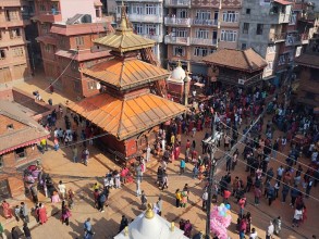 सिन्दुर खेलेर  भक्तपुरमा मनाइयो सुथसिया जात्रा