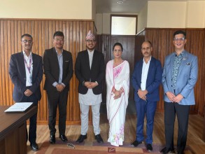 नेशनल लाईफ इन्स्योरेन्सकाे  अध्यक्ष सिंहले लिइन् शपथ