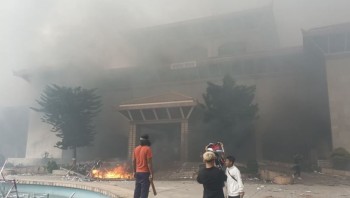 संसद् भवनमा आगजनी