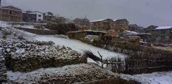 हिउँले सेताम्मे मनाङ