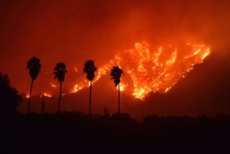 दक्षिणी क्यालिफोर्नियाको नयाँ क्षेत्रमा आगलागी, युनिभर्सिटीलाई तत्काल खाली गर्न निर्देशन