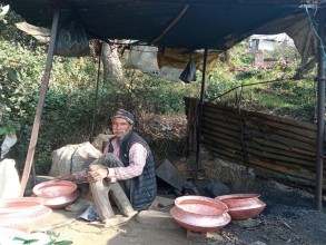 विस्थापित हुँदै तामाका भाँडा बनाउने व्यवसायी 