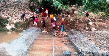 भू-क्षय रोक्न स्याली नदीमा तटबन्ध निर्माण
