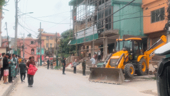 धापासी आसपासका अतिक्रमित घरटहरा हटाइयो