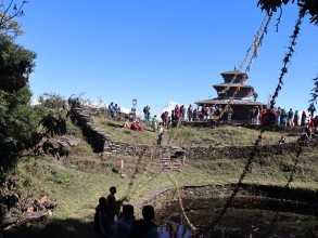 प्रकृतिलाई खुसी पार्न तोरन