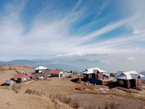 हिमाल हेर्न माइजोमाईमा पर्यटक आकर्षित