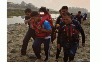 नारायणी नदिमा हाम फालेकी महिलाको सकुशल उद्धार  