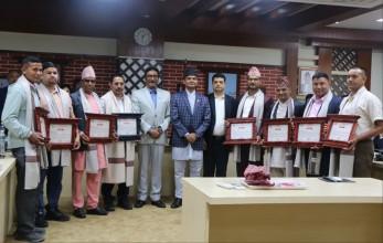 वैदेशिक रोजगारबाट फर्किएर उद्यमी बनेका आठ जनाले पाए ‘उद्यमी राष्ट्रिय पुरस्कार’