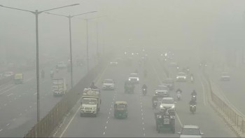 दिल्लीमा  बाक्लो कुहिरो र चिसोको कारण उडान  र रेल सवा प्रभावित