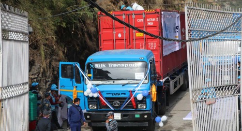 तीन दिनका लागि खुल्यो तातोपानी नाका