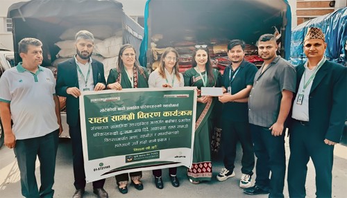 कृषि विकास बैंकद्वारा बाढीपीडितकालाई १० लाख रुपैयाँको खाद्य सामग्री प्रदान