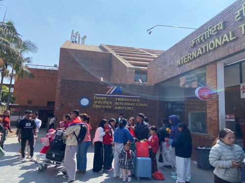 उडान खुल्ने प्रतीक्षामा विमानस्थलमा अलपत्र यात्री