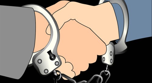 आइसल्याण्ड पठाइदिन्छु भन्दै ठगी गर्ने व्यक्ति पक्राउ