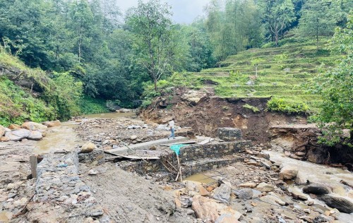 सङ्खुवासभामा पहिरोले पाँचखपन-चैनपुर सडक अवरुद्ध