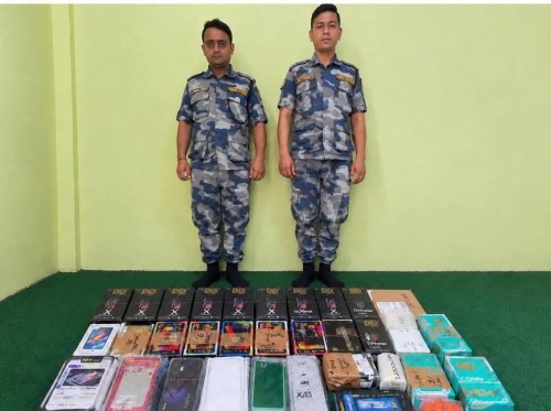 पर्सामा सशस्त्र प्रहरीको ठुलो सफलता, करिब ७ लाखको मोबाइल पार्ट्स बरामद
