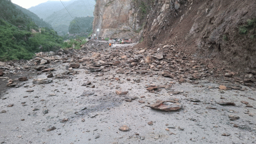 वर्षासँगै नौ सडकखण्ड अवरुद्ध, यात्रामा सतर्कता अपनाउन आग्रह