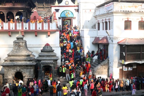 भाेली बिहान ३ बजेबाटै पशुपतिका चारवटै ढोका खुल्ने