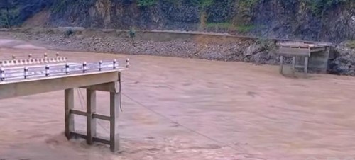 सुनकोशीको फोक्सिङटार अस्थायी बेलिब्रिज जडानको काम सुरु