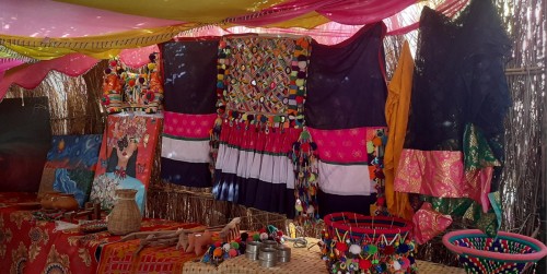 लोकसंस्कृति जगेर्ना गर्न ‘थारू कला प्रदर्शनी घर’