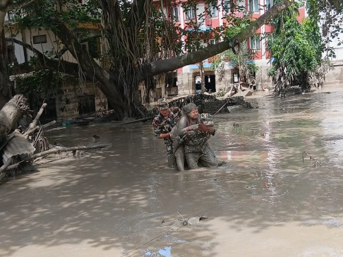 सडक सञ्जाल ध्वस्त भएपछि हवाइ उद्धार तीव्र