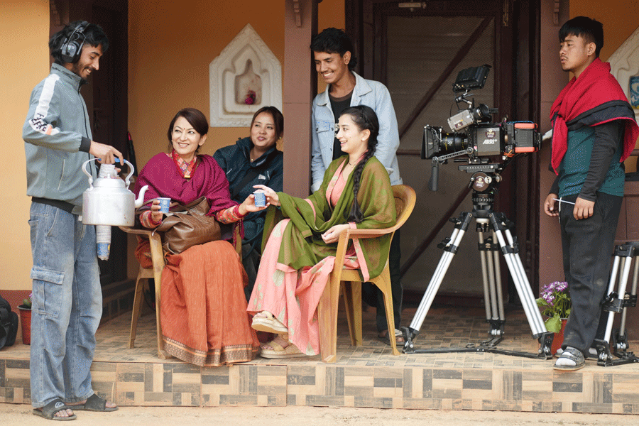 आमा-छोरी एकसाथ देखिँदै चलचित्र ‘बाः एक योद्धा’मा