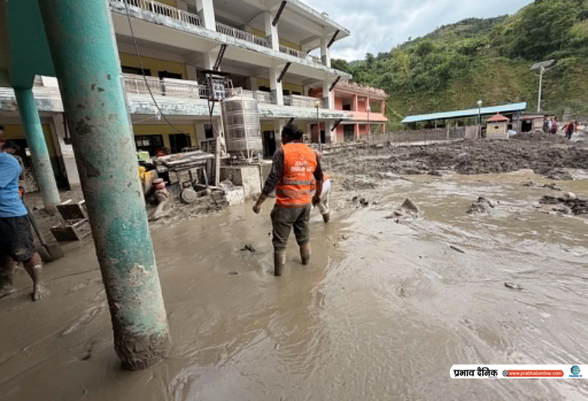 Rasuwa_Flood_clearing8-1788260833.jpg