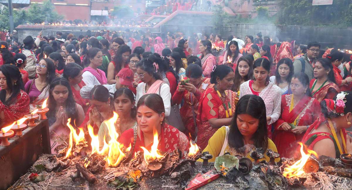 पशुपति क्षेत्रमा तीजको रौनक [फोटो फिचर]