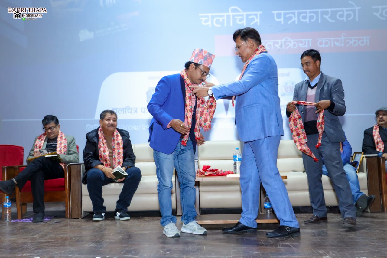 केदार घिमिरेद्वारा चलचित्र पत्रकार कल्याणकारी कोषमा २५ हजार सहयोग