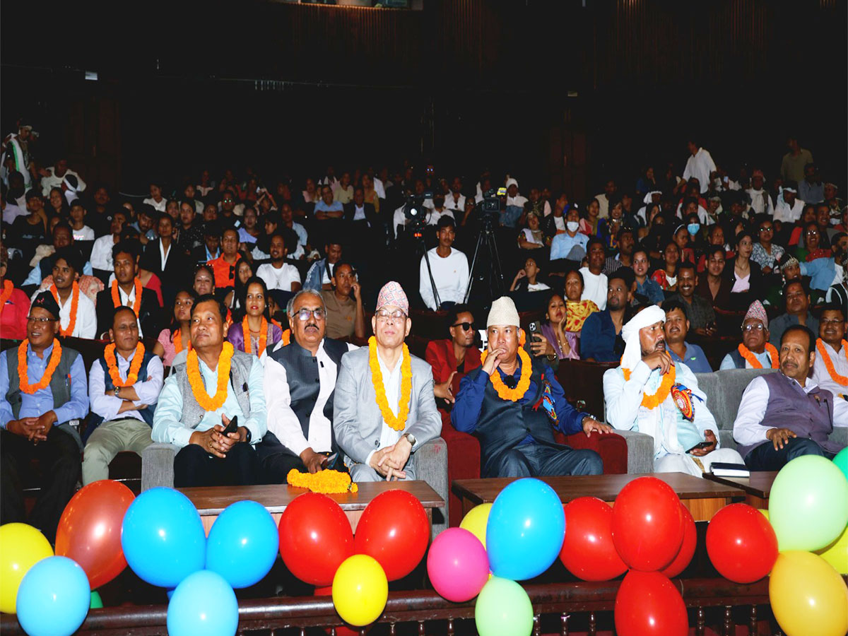 संगीत दिवसमा थारू कलाकारहरूले झुमाए दर्शक